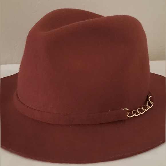 World Market Burgundy Wool Hat Gold Chain Detailing - Picture 1 of 12